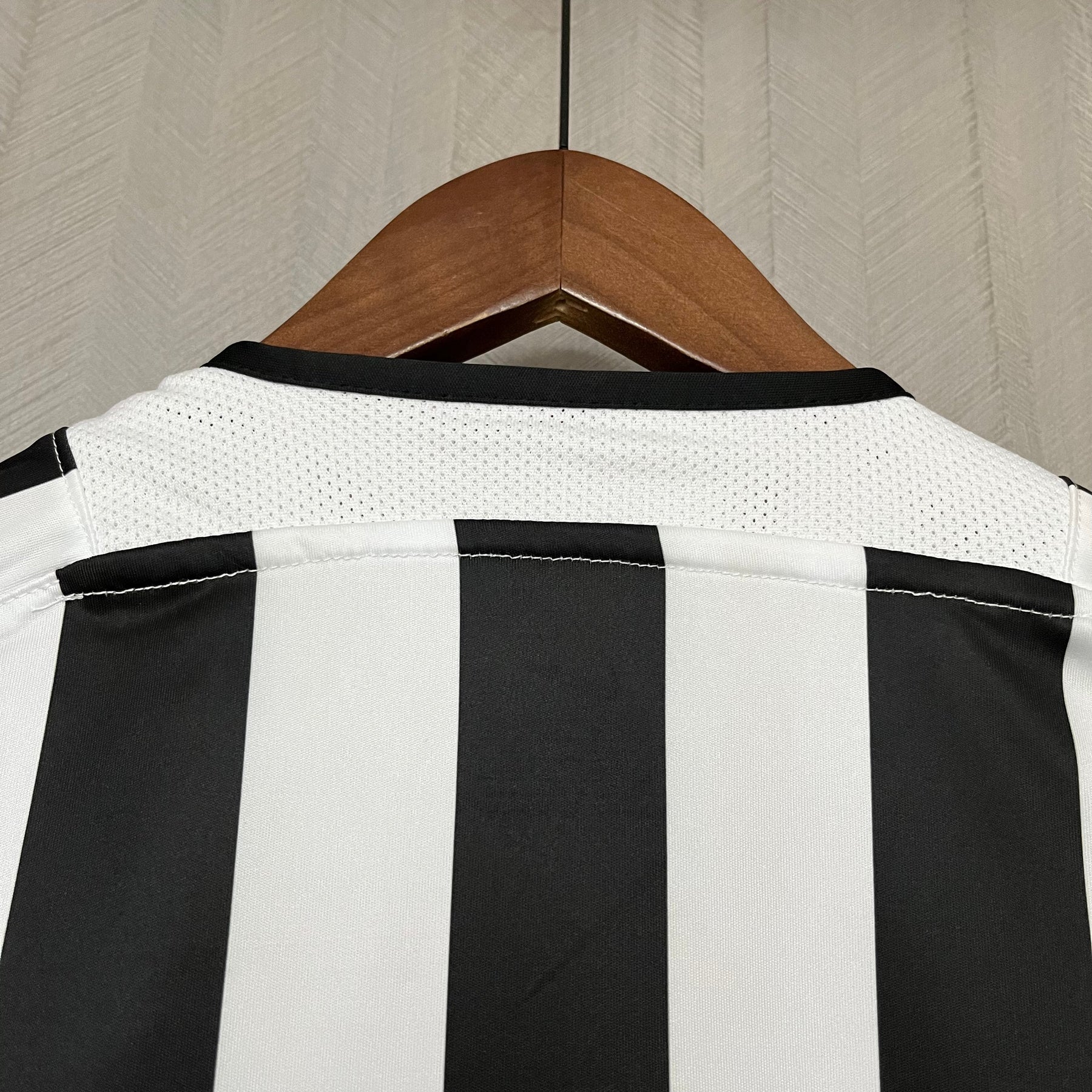 Camisa Juventus Retrô 2010 Preta e Branca