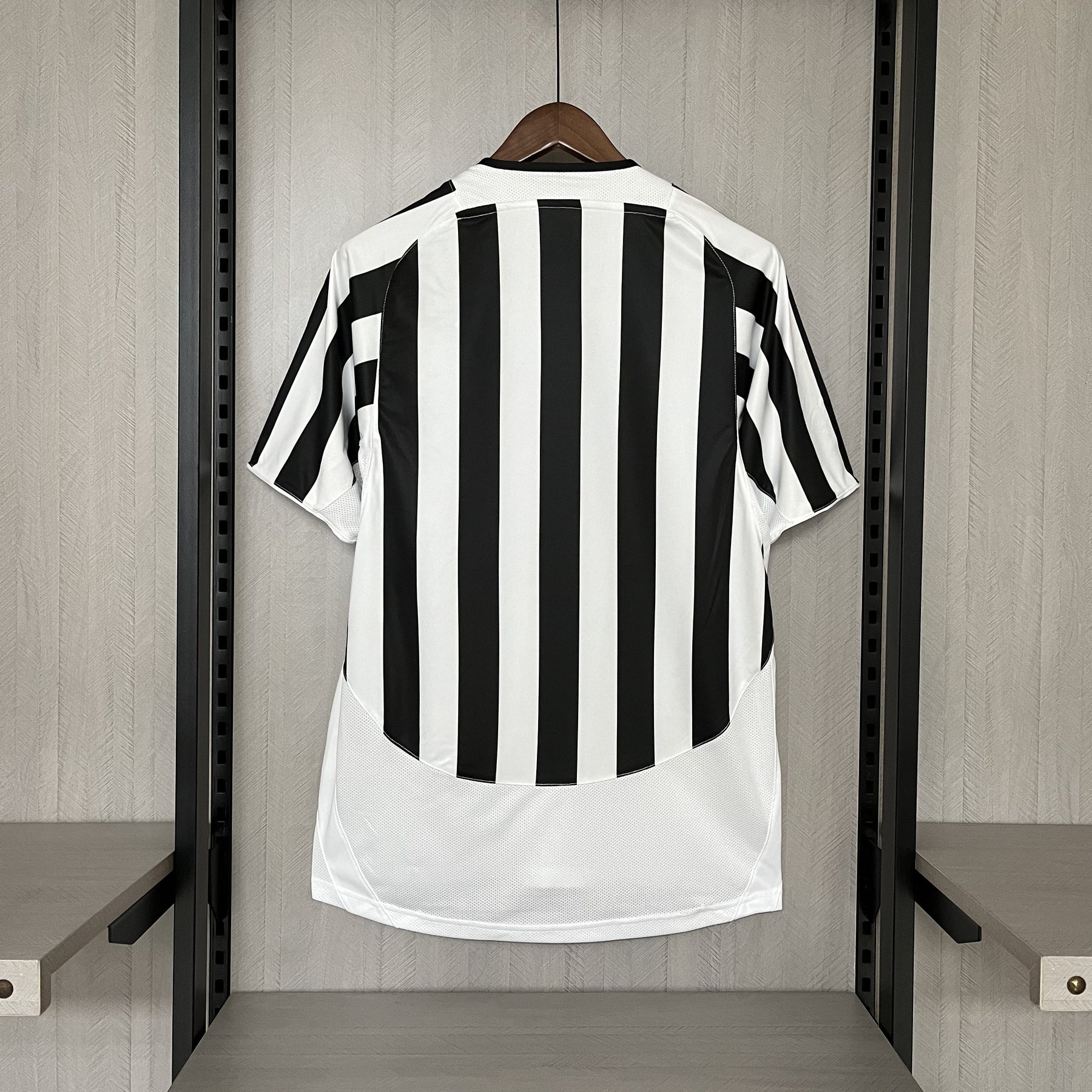Camisa Juventus Retrô 2010 Preta e Branca